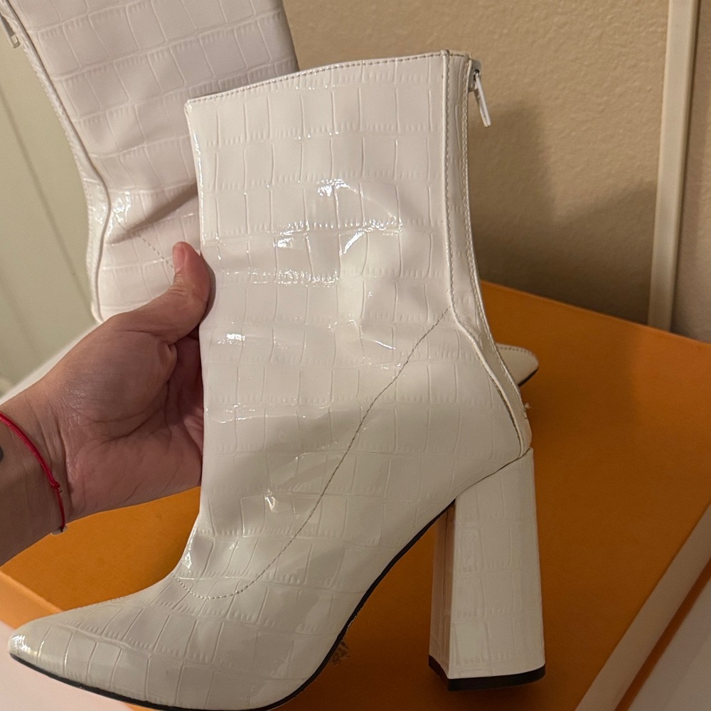 Fashion Nova White Croc-Patterned Heeled Boots Size 6.5